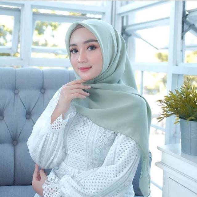 HIJAB SEGI EMPAT / BELLA SQUARE VER.1