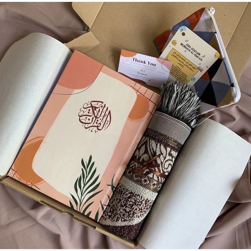 

Hampers Gift Box Alquran Dan Sajadah Kado Cewek Cowok Murah