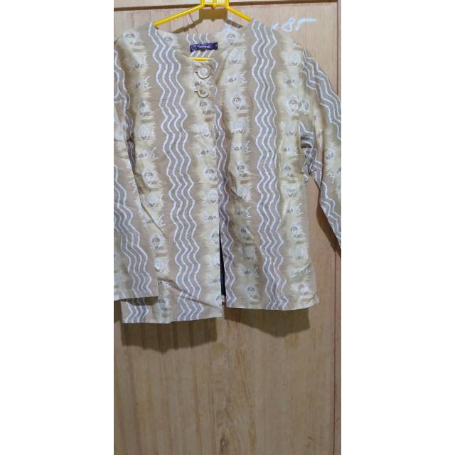 Blazer batik kerja wanita