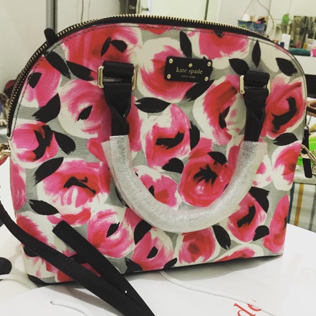 Preloved Original KateSpade Flower , dipakai bbrp kali aja. No defect msh bagus , no dustbag