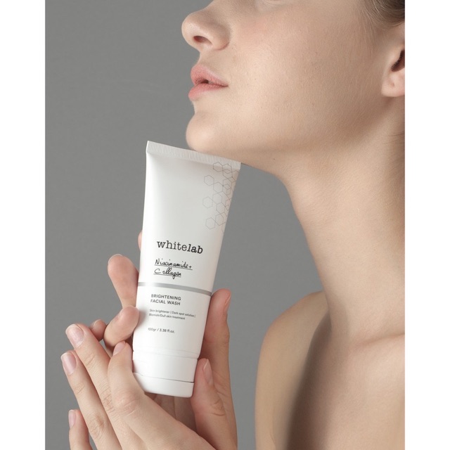 WHITELAB Brightening Facial Wash Dengan kandungan utama NIACINAMIDE