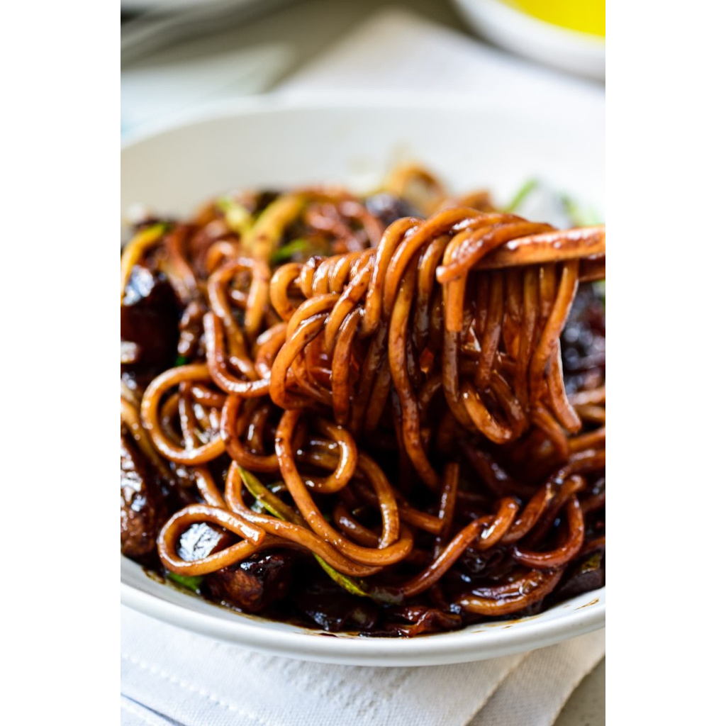 

Ready- Chunjang 300 G / Jjajang Sauce / Black Bean Paste /Pasta Kedelai Hitam