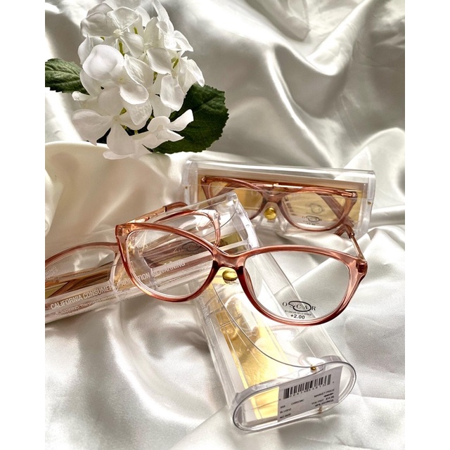 oscar de la renta peach reading glass