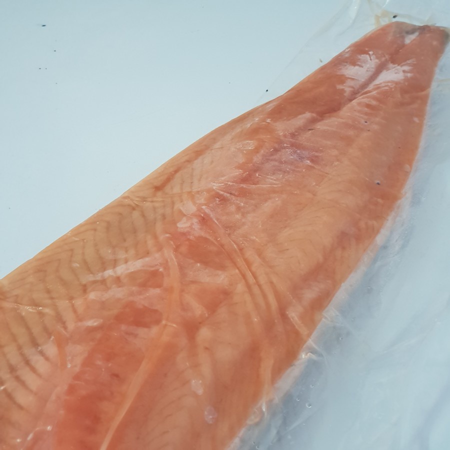 

Ikan Salmon Fillet Beku Lonjong 1,5 kg Frozen Food Makassar