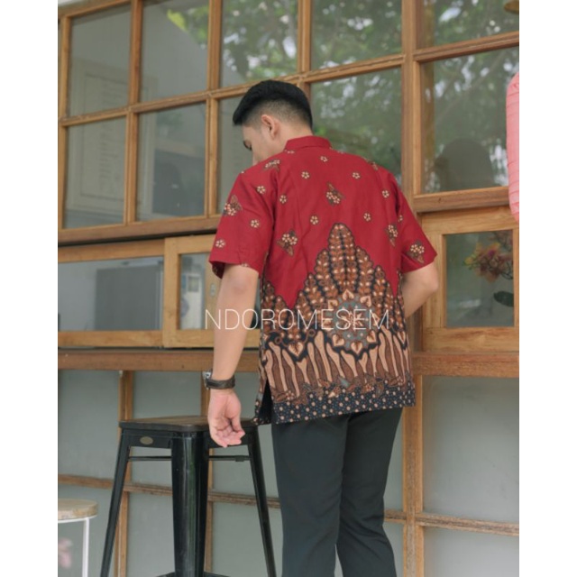 Kemeja Batik Premium Lengan Pendek Warna Merah Batik Ori Solo Batik Pendek Pria Batik Warna Merah