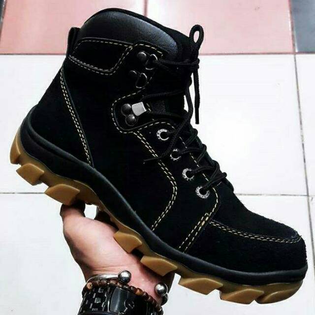 sepatu boots septi ujung besi..boots klasik