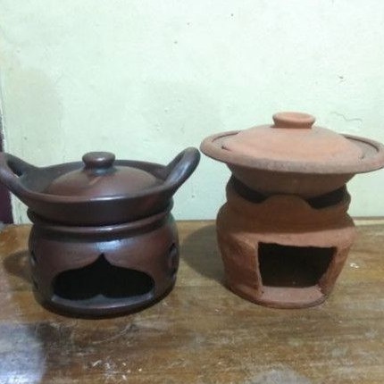 SET TUNGKU DARI TANAH LIAT/ GERABAH UNTUK CETAKAN SERABI (VARIASI JAWA DAN KLATEN)