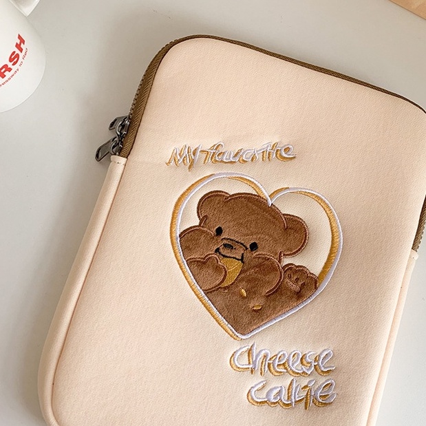 Sleeve Pouch Sarung Tas Bag Case Ipad Tab Tablet Macbook Air Pro Laptop Asus Acer Lenovo HP Huawei 11 12 13 14 15 inch Motif Gambar Bear Beruang Warna Cream Lucu Cute Murah Korean Model