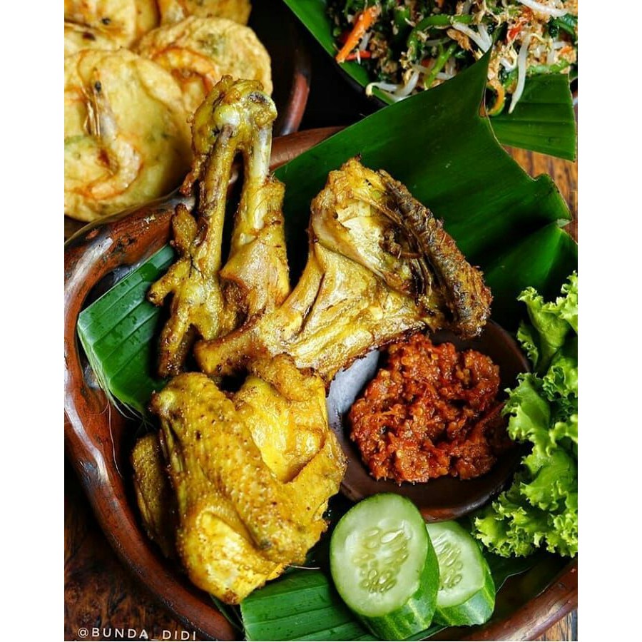 

AYAM KAMPUNG UNGKEP BUMBU KUNING