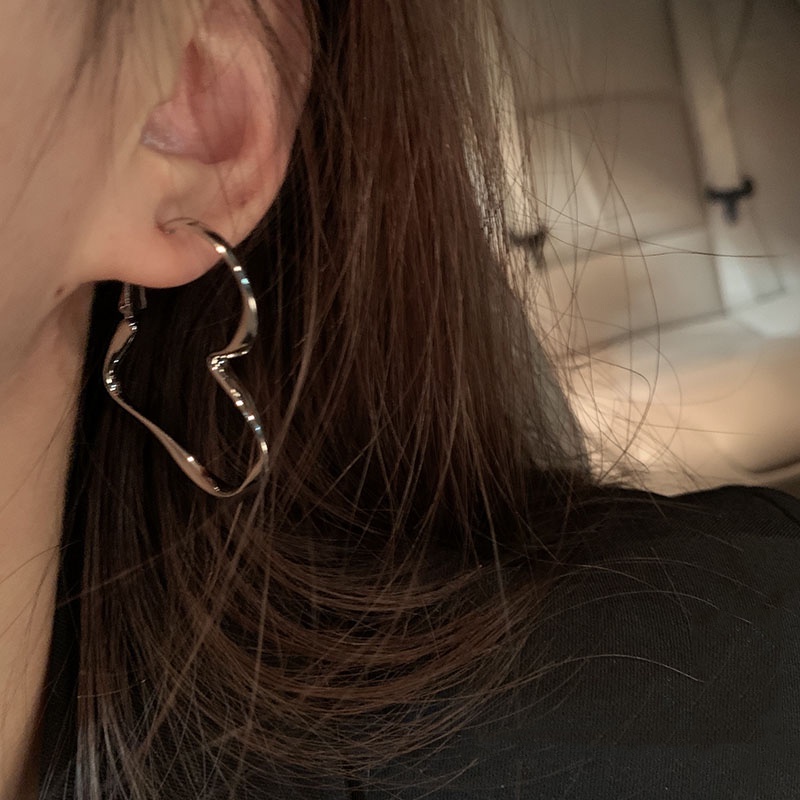 Anting Hoop Bentuk Hati Warna Silver Untuk Wanita