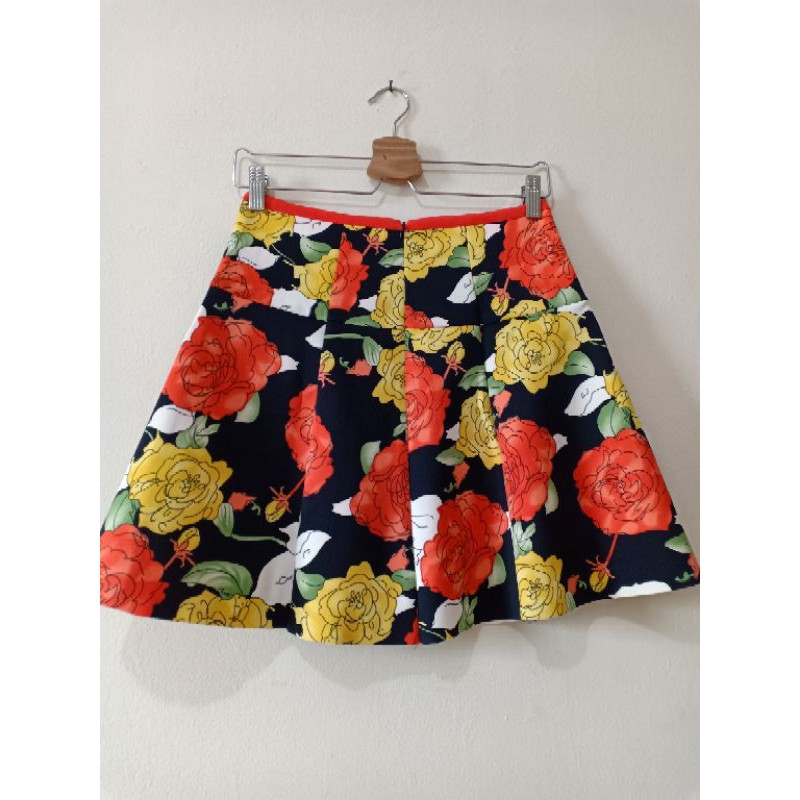 Preloved - Rok motif bunga-bahan scuba (baru)