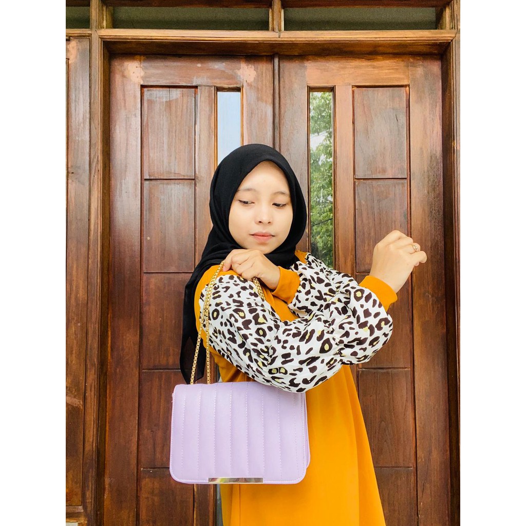 TAS WANITA SLINGBAG/TAS EMBOS RANTAI PREMIUM KUALITAS IMPORT