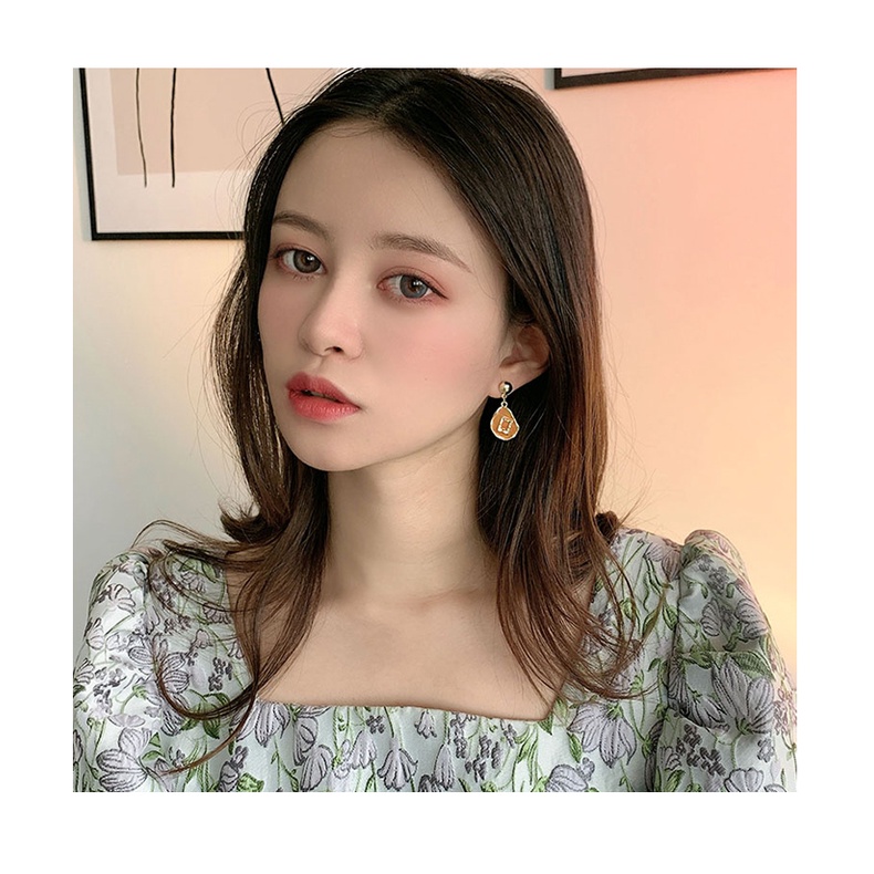 Anting Klip Tanpa Tindik Desain Bunga Kecil Aksen Mutiara Warna Hitam Gaya Retro Hong Kong Untuk Wanita