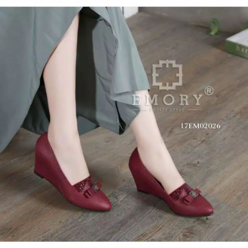 Wedges Wanita Emory Petite Style
