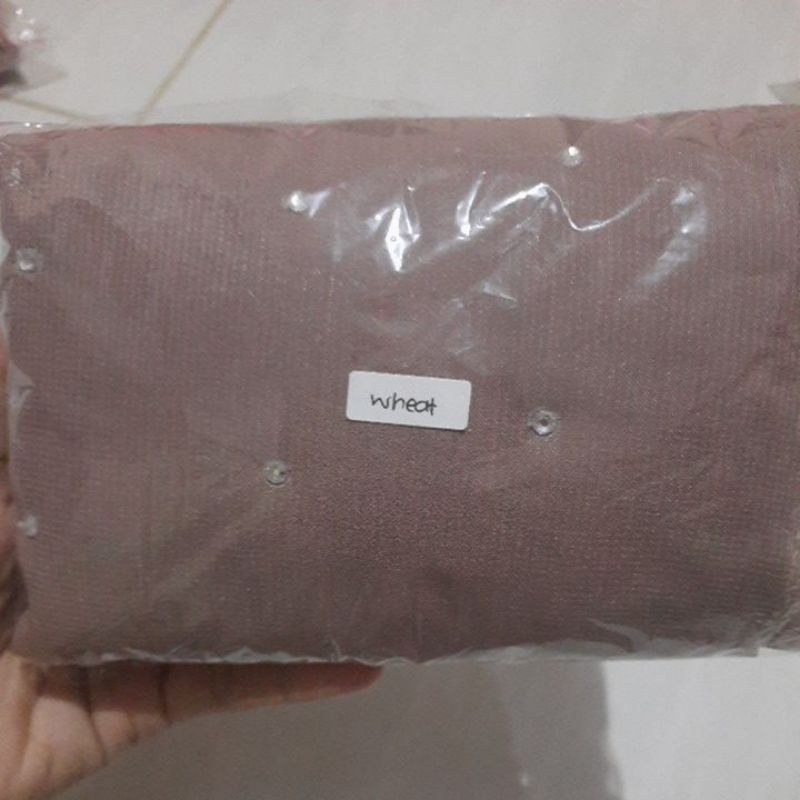 HIJAB SEGIEMPAT SWAROSKI 1KG MUAT 11 PCS-Wheat