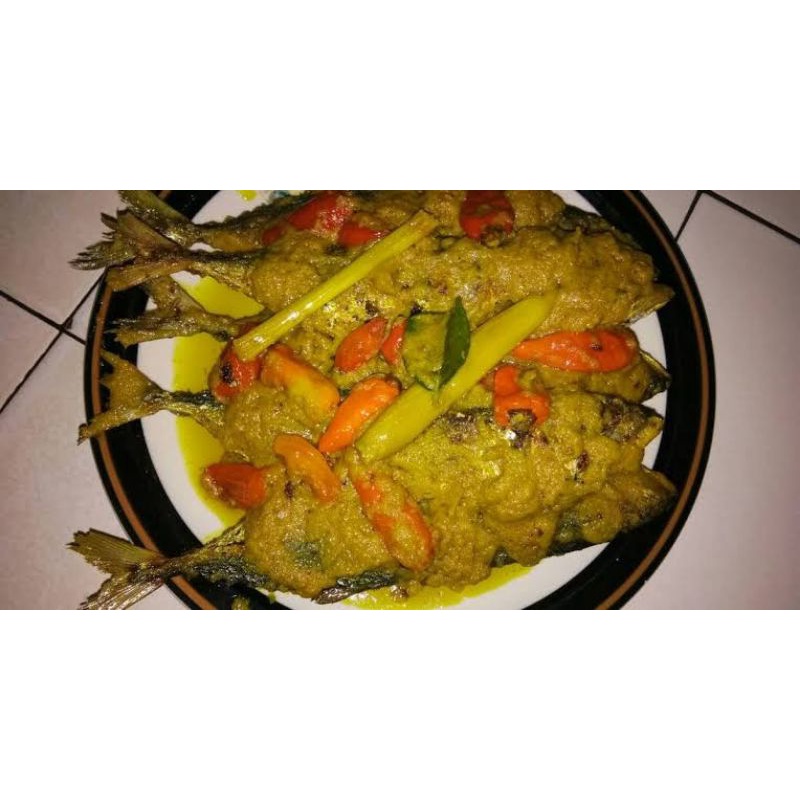 

IKAN KEMBUNG PESMOL KUNING (READY) 3-4 EKOR