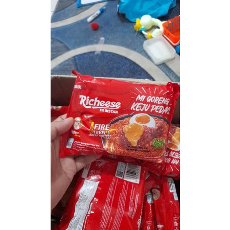 

Richeese mie goreng keju pedas level 3