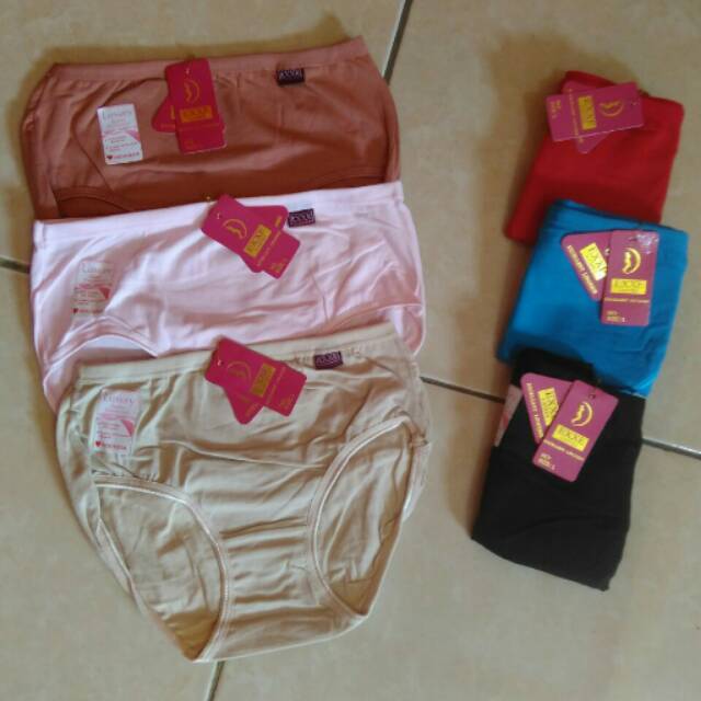 Celana dalam polos EXXE