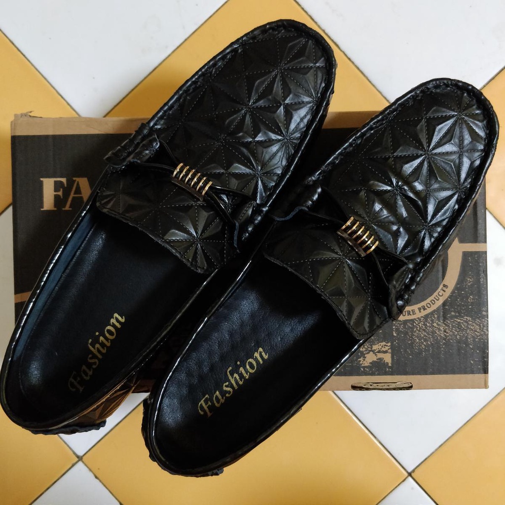 COD Kulit Asli Sepatu Casual Slip On Pria Slop Mocasin Santai Tanpa Tali Kantor Cowok Murah Keren Pantofel Hitam 049