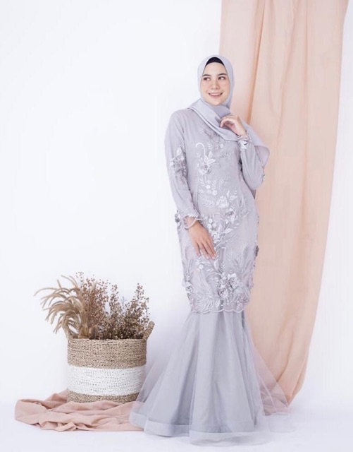 queen luxe kurung