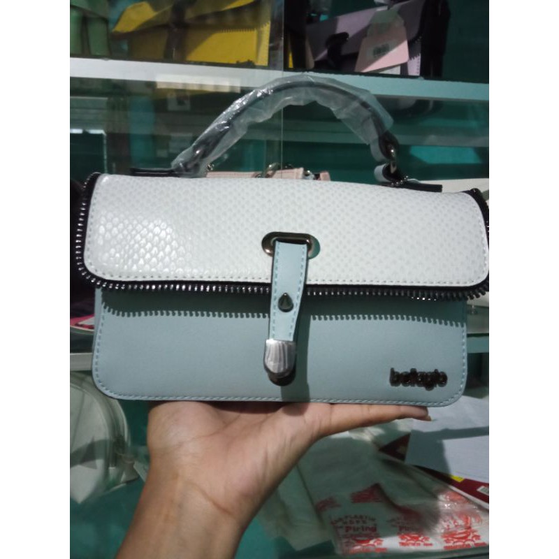 new bellagio art 305