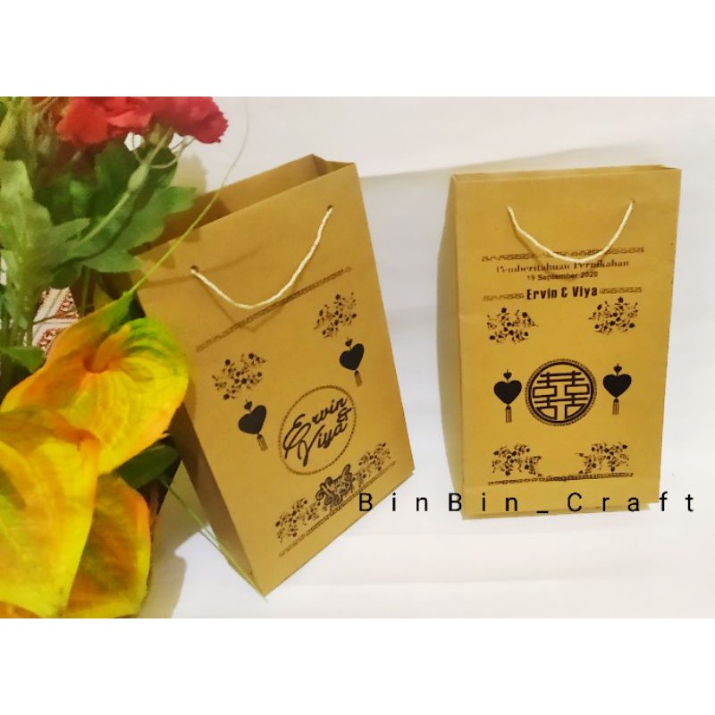 

Paper Bag Tas Kertas Goodie bag Paperbag Ukuran 14 x 5 x 25 cm Sablon Custom Wadah Pembungkus