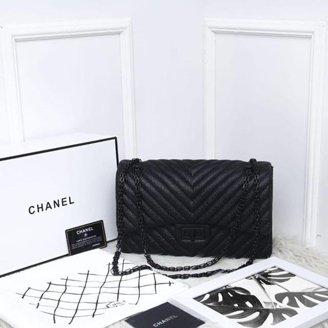 Tas chanell reissue chevron