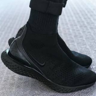 rise react triple black