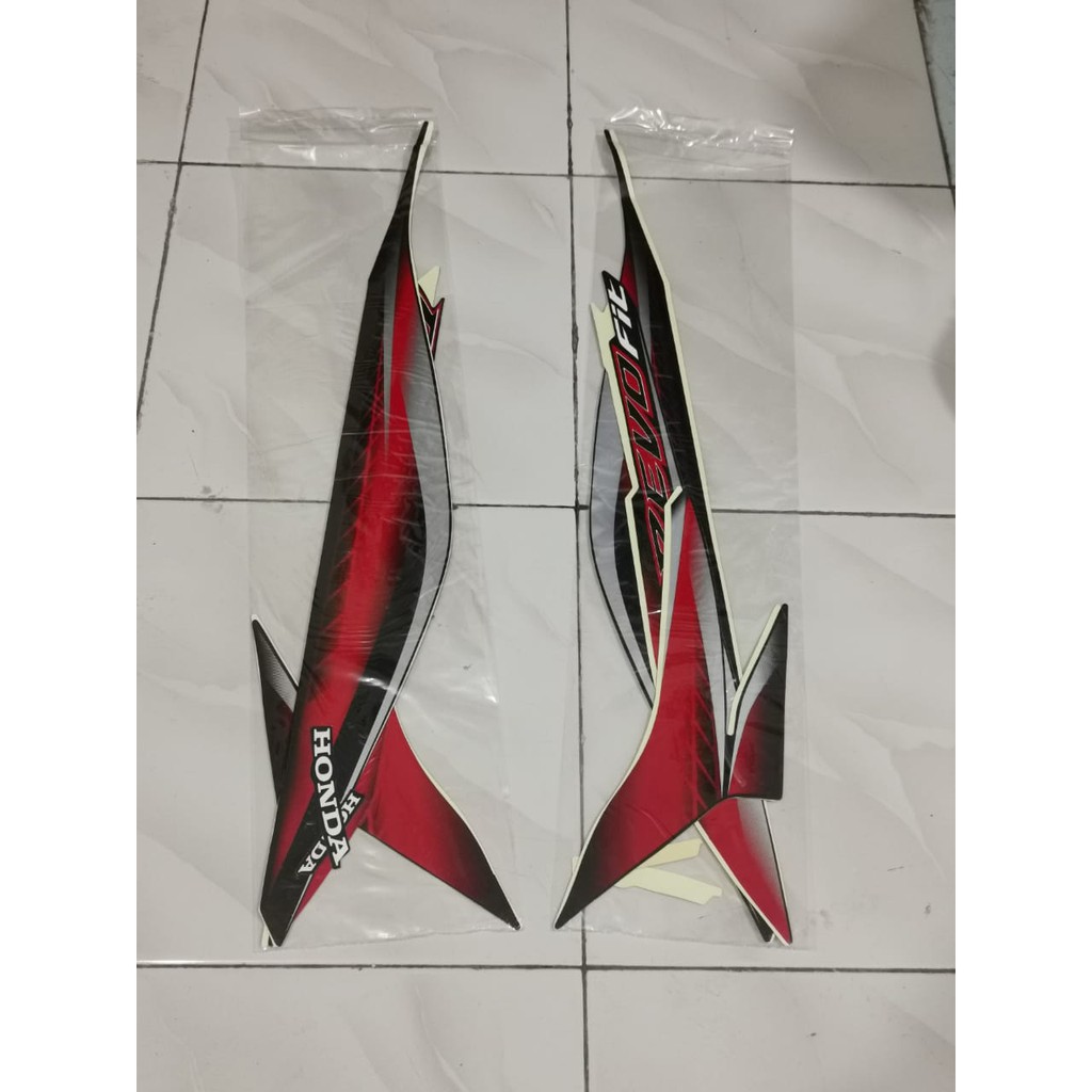 Stiker Bodi Lis Body Striping Revo Fit 2011 Hitam Merah