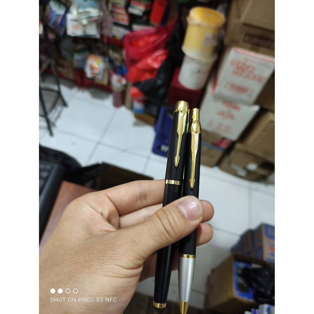 

ballpoint im isi 2 roller ball dan ballpoint klip emas body hitam