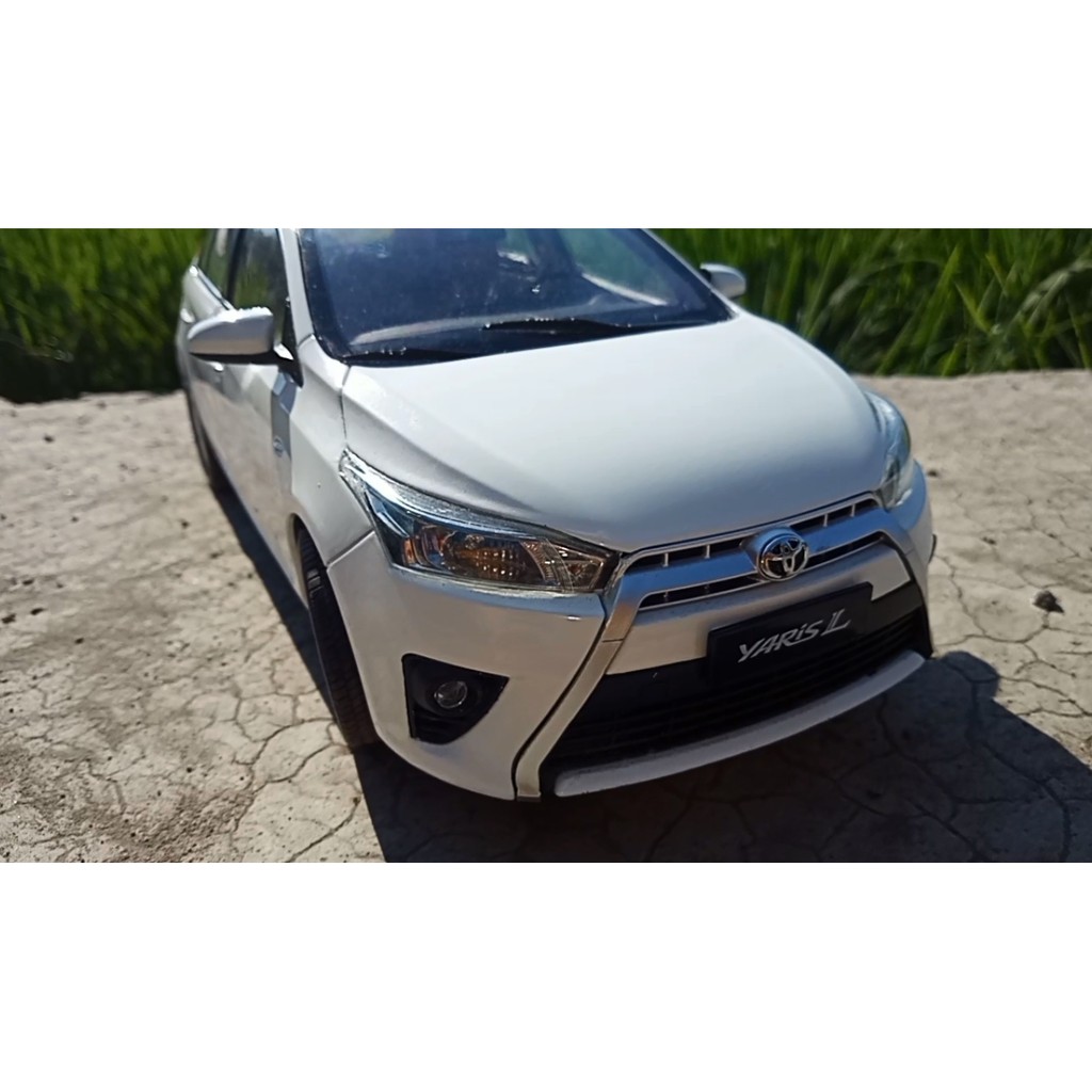 Jual Toyota Yaris 2017 Miniatur Diecast Skala 1:18