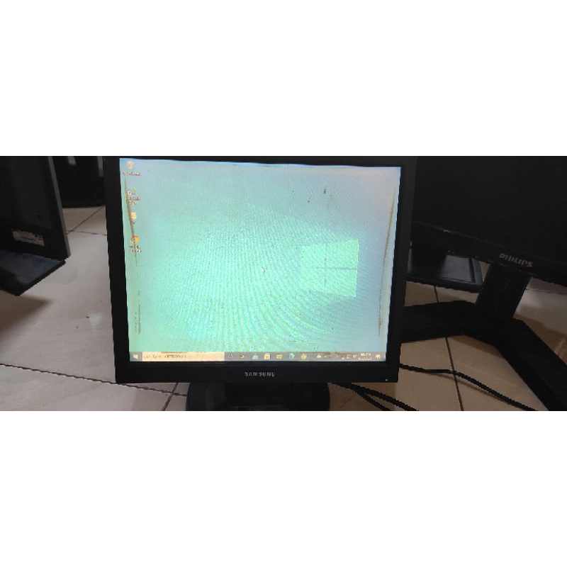 monitor lcd komputer samsung 15 in minus