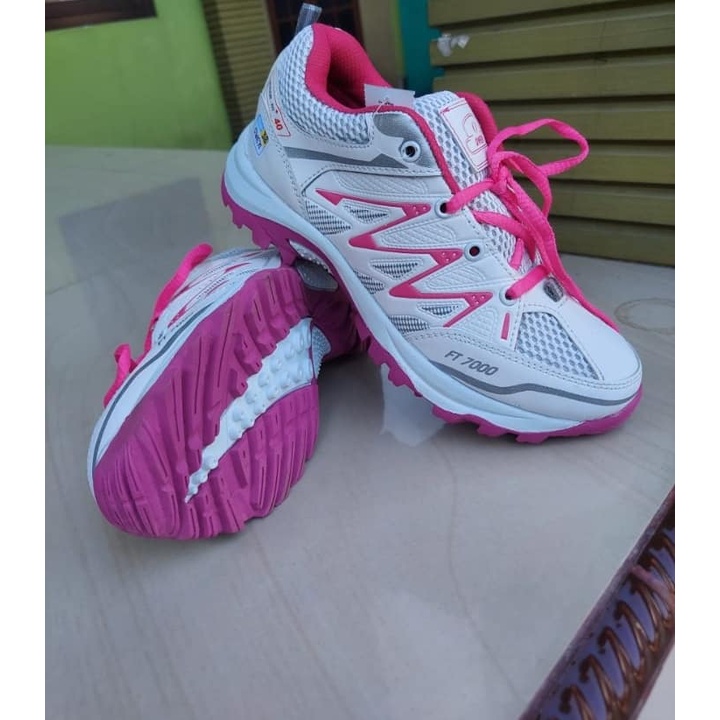 SEPATU HIKING WANITA PENDEK OWEN FT7000 / SEPATU OLAHRAGA& OUTDOOR