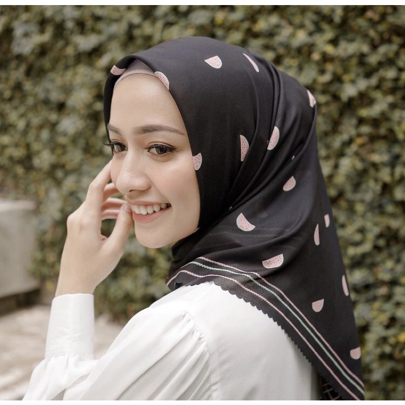 Vanilla Hijab Ceria Scarf Hitam Semangka