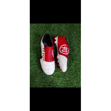 Sepatu Sepak bola Kulit t90