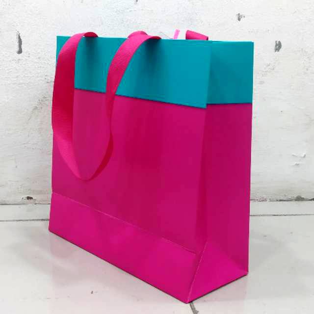 

Paper bag Size M 20*20*8cm