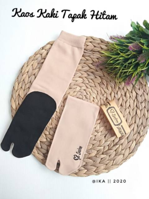 Kaos Kaki Jempol Polos Telapak Hitam by Sashee | Kaos kaki terbaru