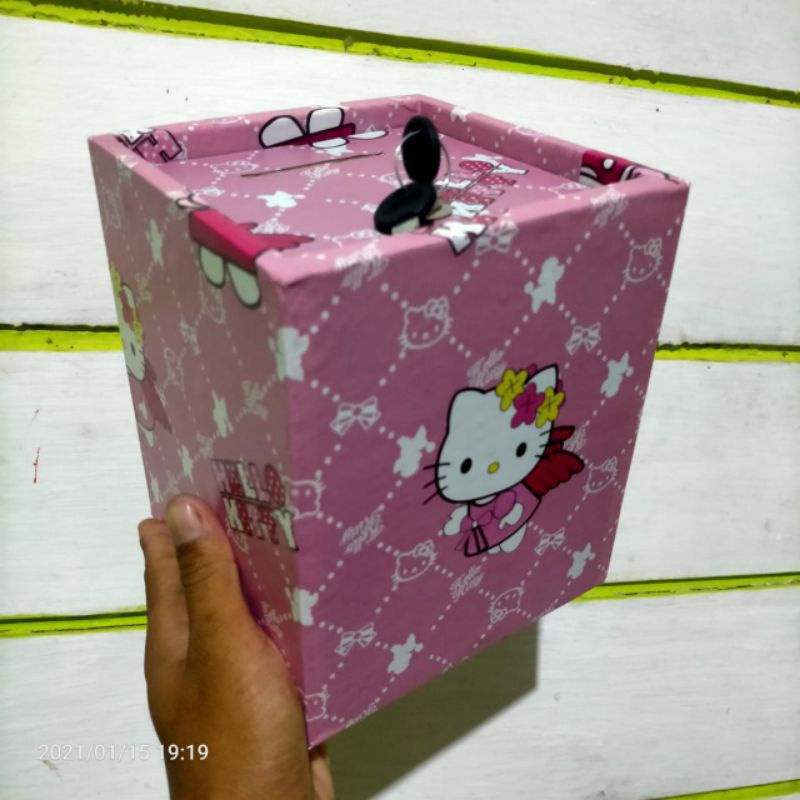 Celengan Unik karakter Hello Kitty_ Pakai Kunci Kado Ulang Tahun anak
