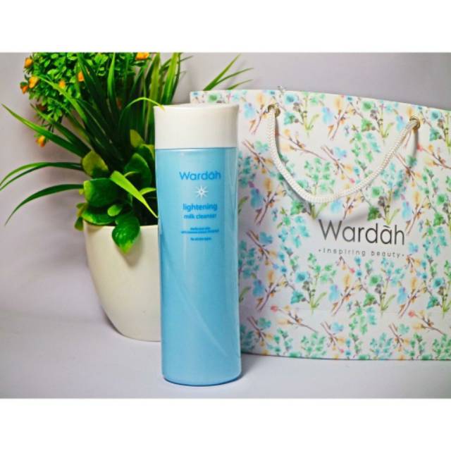 Wardah Lightening  Cleansing Milk 100ML { KEMASAN BARU } ~ Original 100 %