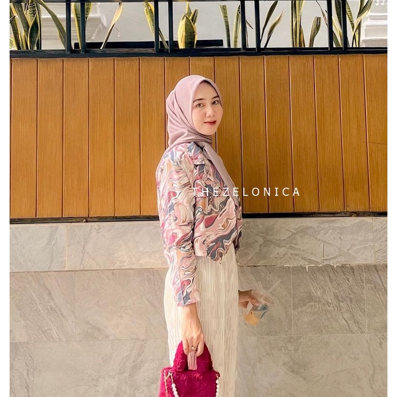 Zelonica Marbel blazer croptop Bahan Rayon Premium