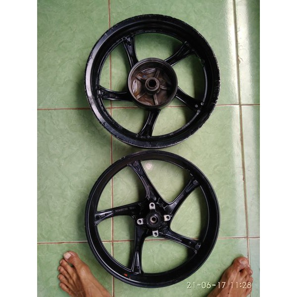 velg pelk ori bawaan yamaha xeon karbu