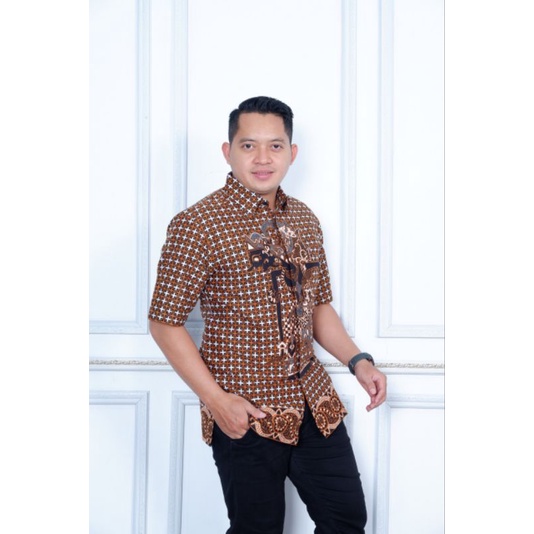 Kemeja Batik Pria Lengan Panjang Pendek Atasan  Baju Cowok Modern Motif Wayang Bimasena Cokelat