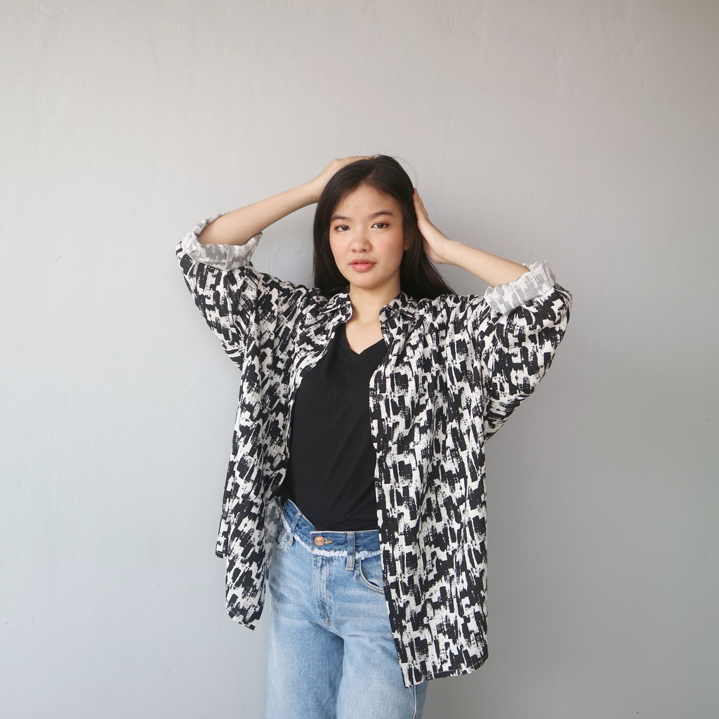 Ixora Lika Oversized Shirt - Kemeja Wanita Oversized Blouse Berkancing