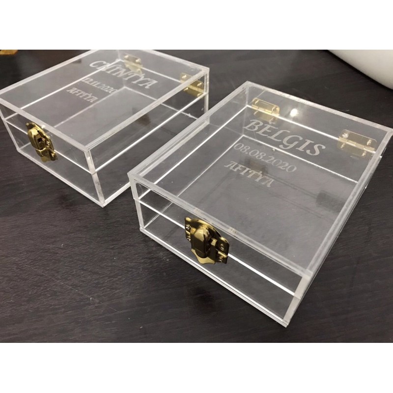 

Box Seserahan - Box Hadiah Akrilik