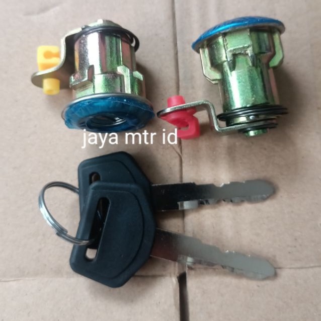 Kunci pintu set kiri-kanan/ door key set toyota kijang  kapsul 7k