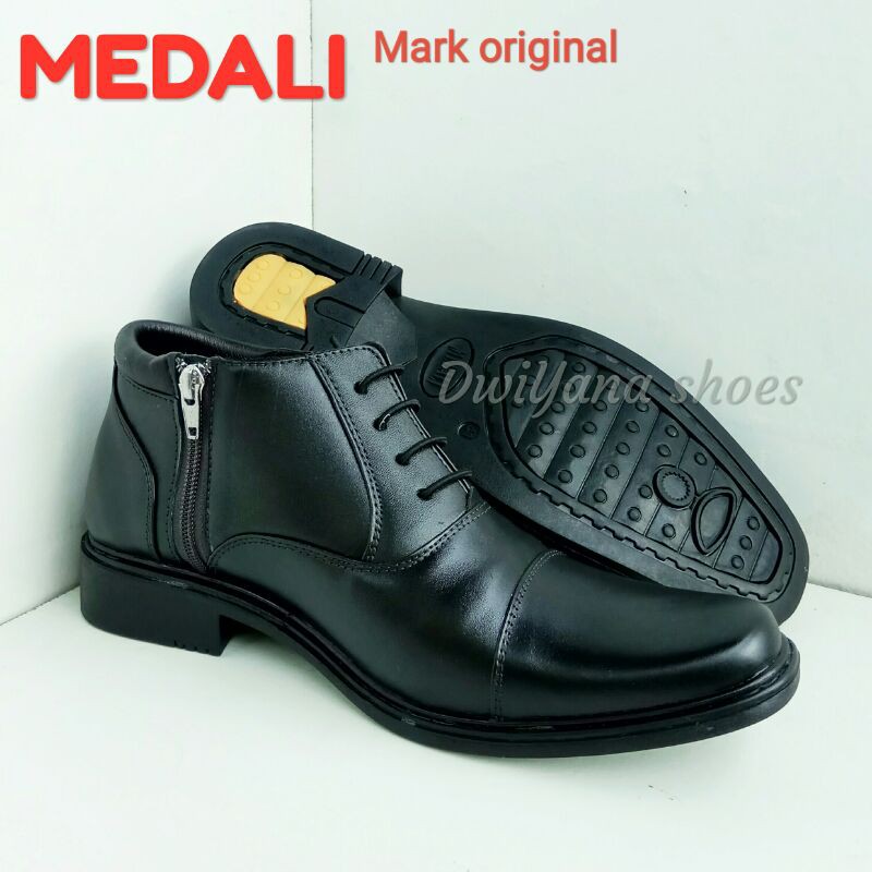 Sepatu kulit PDH Medali BJ174