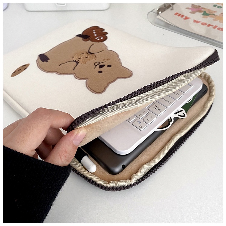 Sleeve Pouch Sarung Tas Bag Case Ipad Tab Tablet Macbook Air Pro Laptop Asus Acer Lenovo HP Huawei 11 12 13 14 15 inch Motif Gambar Beruang Kue Bear Cookies Warna Putih Lucu Cute Murah Korean Model