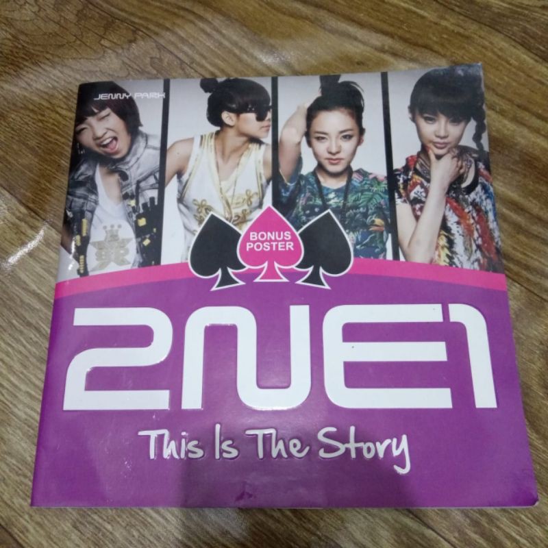 BUKU UNOFFICIAL 2NE1 THIS IS THE STORY