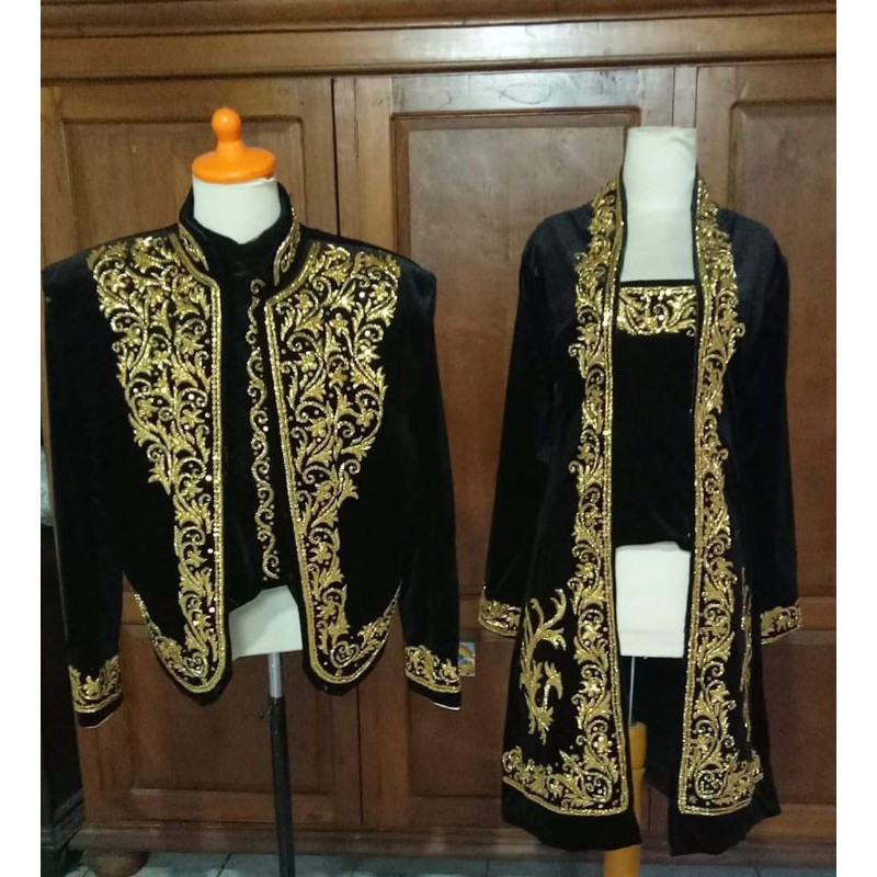 sepasang baju pengantin jawa / baju pengantin bludru
