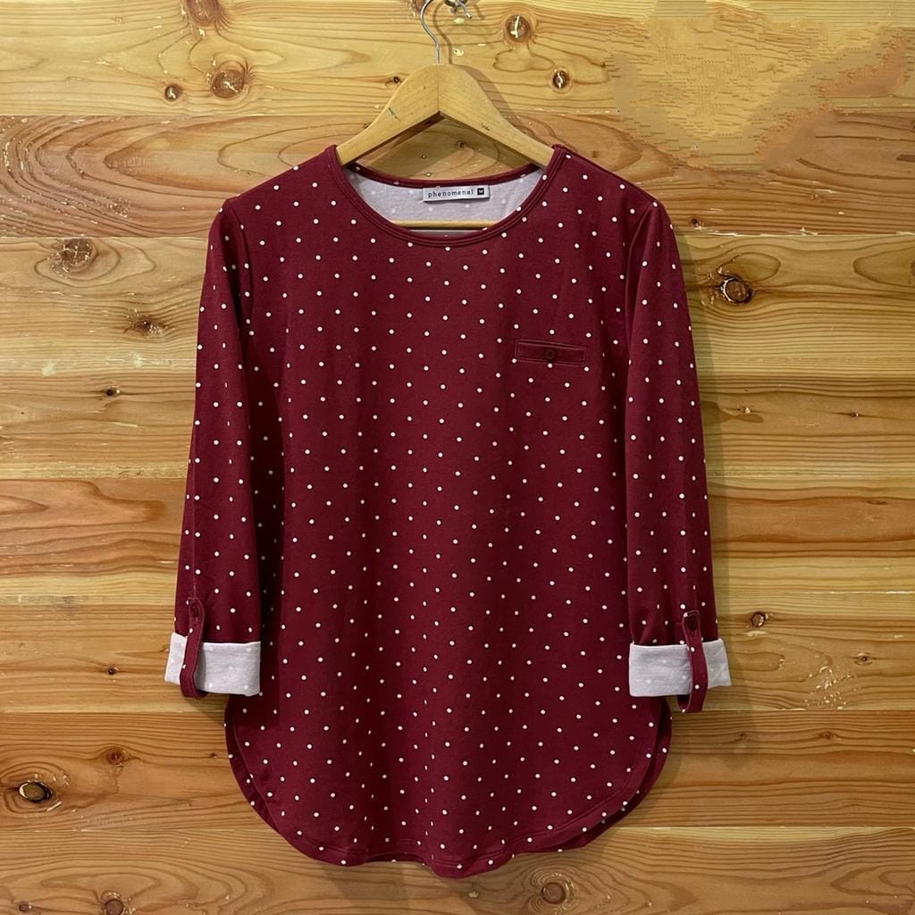 KAOS/ATASAN FH3NOM3NAL POLKADOT BRANDED LENGAN PANJANG TERBARU/BAJU SIMPEL ELEGAN MODIS WANITA LENGANG PANJANG TERBARU DI TAHUN INI/BAJU LENGAN PANJANG WANITA HIJAB/KAOS LEGAN PANJANG WANITA BER HIJAB TREND MASA KINI